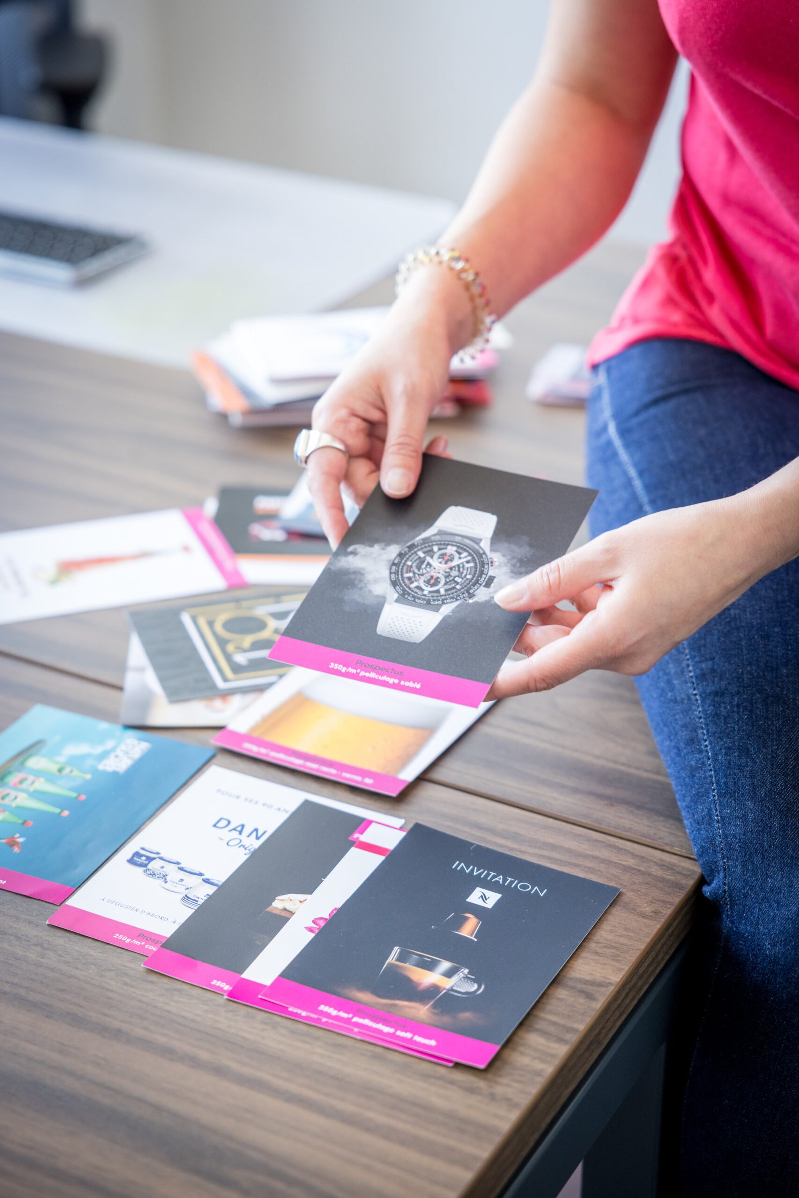 Enseigne, stratégie de communication, design graphique, supports imprimés, réseaux sociaux, logo, marketing digital, site web, signalétique, supports de communication, publicité, identité visuelle, création de contenu, site internet, communication événementielle, panneaux, référencement.