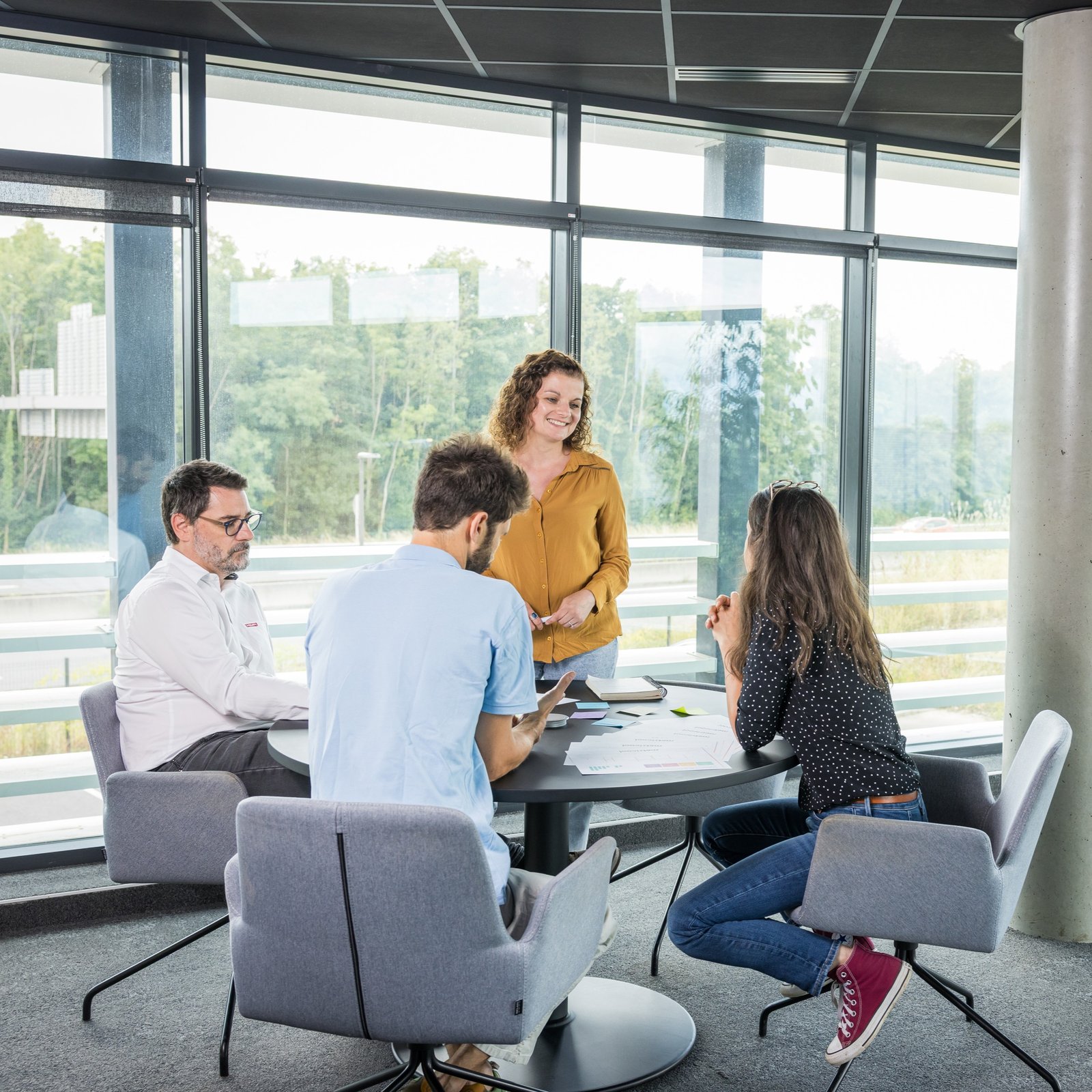 Site web, publicité, panneaux, réseaux sociaux, identité visuelle, marketing digital, supports imprimés, création de contenu, enseigne, signalétique, site internet, communication événementielle, logo, référencement, stratégie de communication, design graphique, supports de communication.